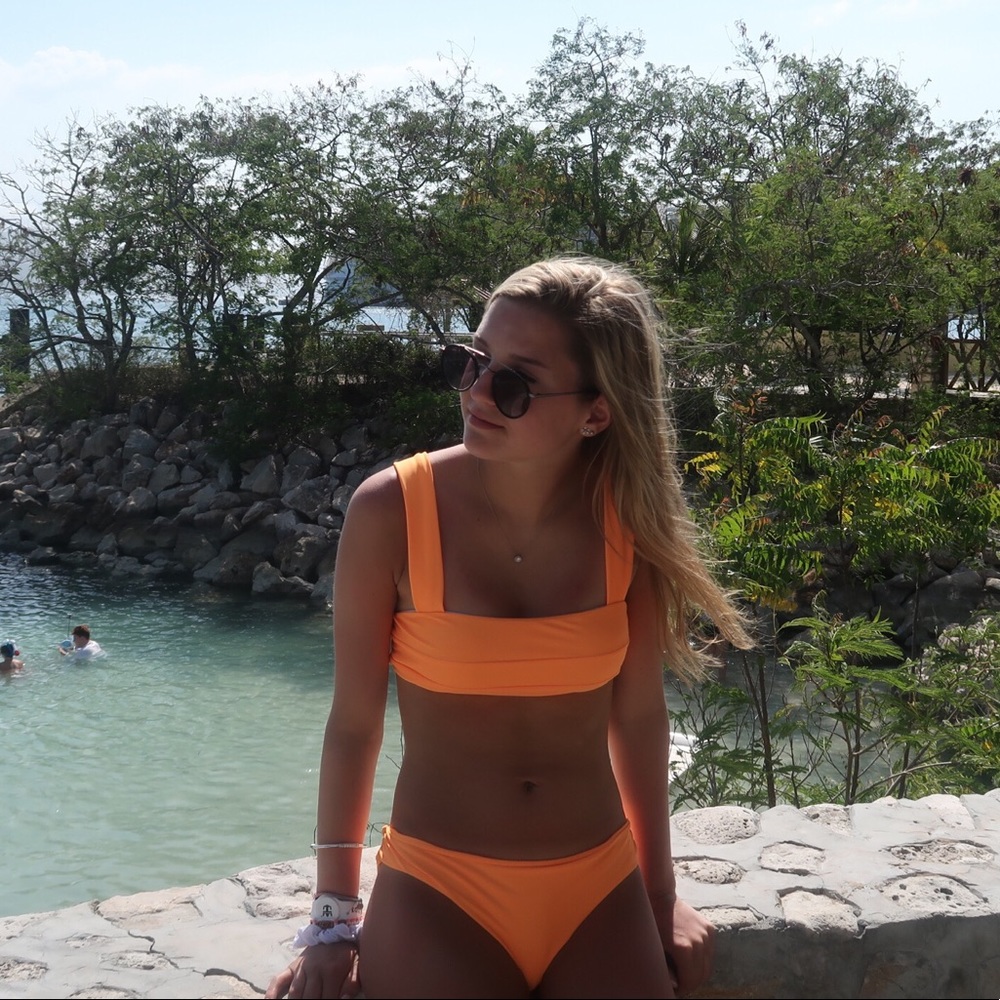 Meet your Posher, Carly